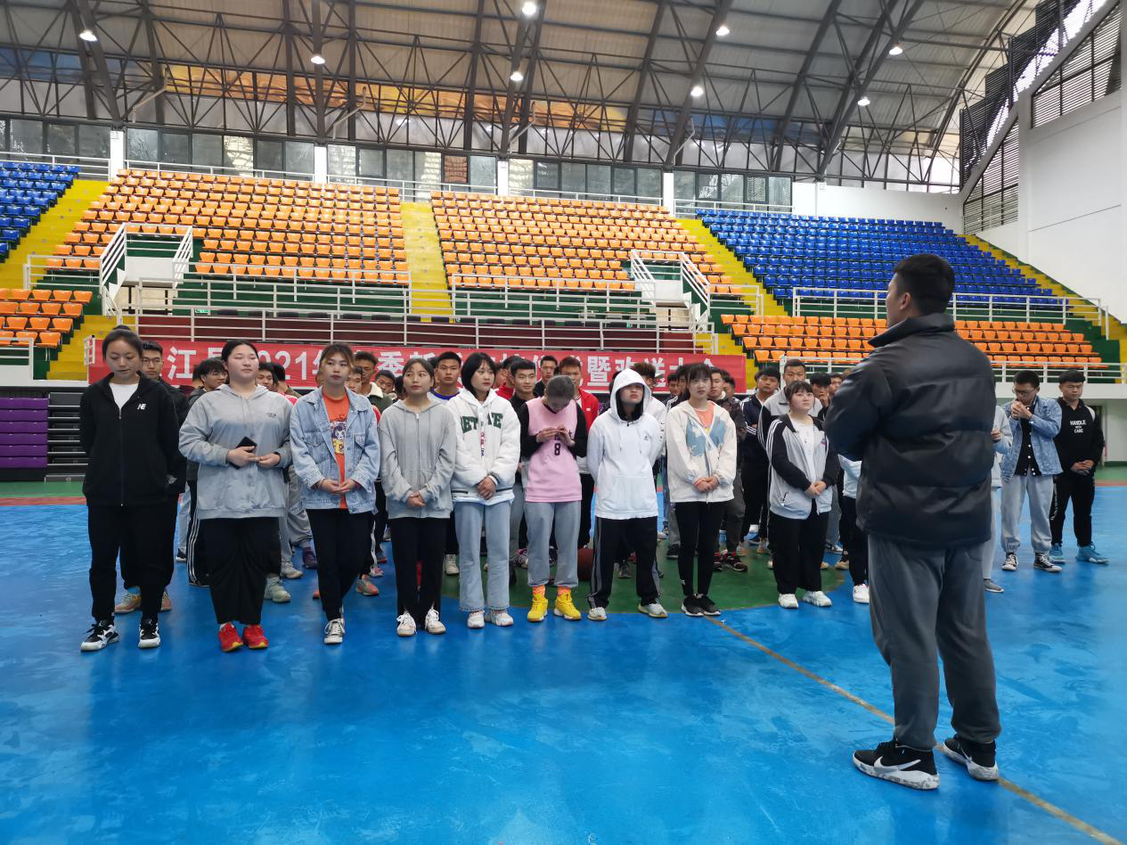 我(系)部全体教师与专业学生举行师生交流会(图2) 我(系)部全体教师与专业学生举行师生交流会(图2)