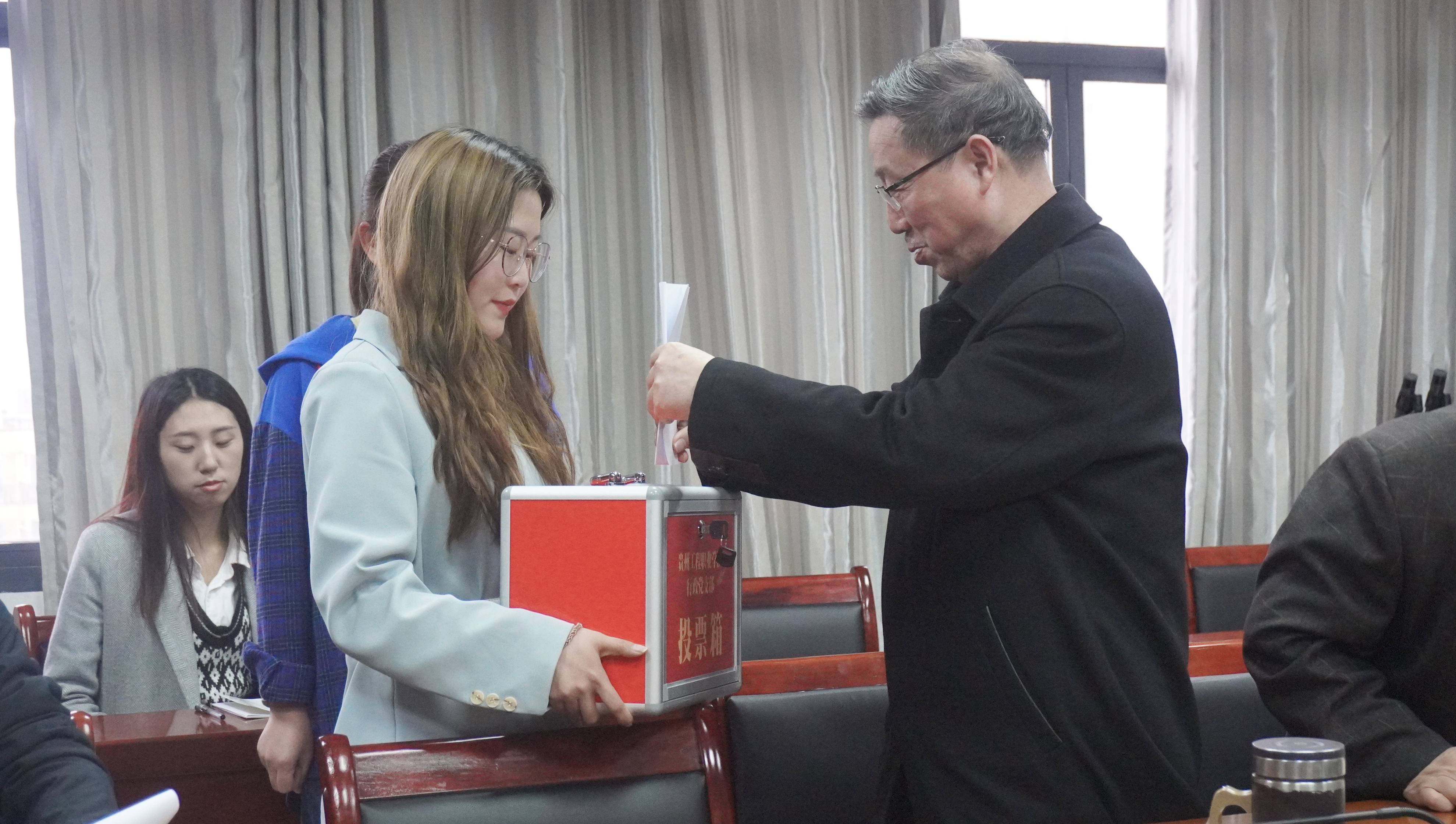 接力奋斗，再创辉煌 中共beat365在线唯一官网行政支部委员会组织召开支部委员会换届党员大会(图1)