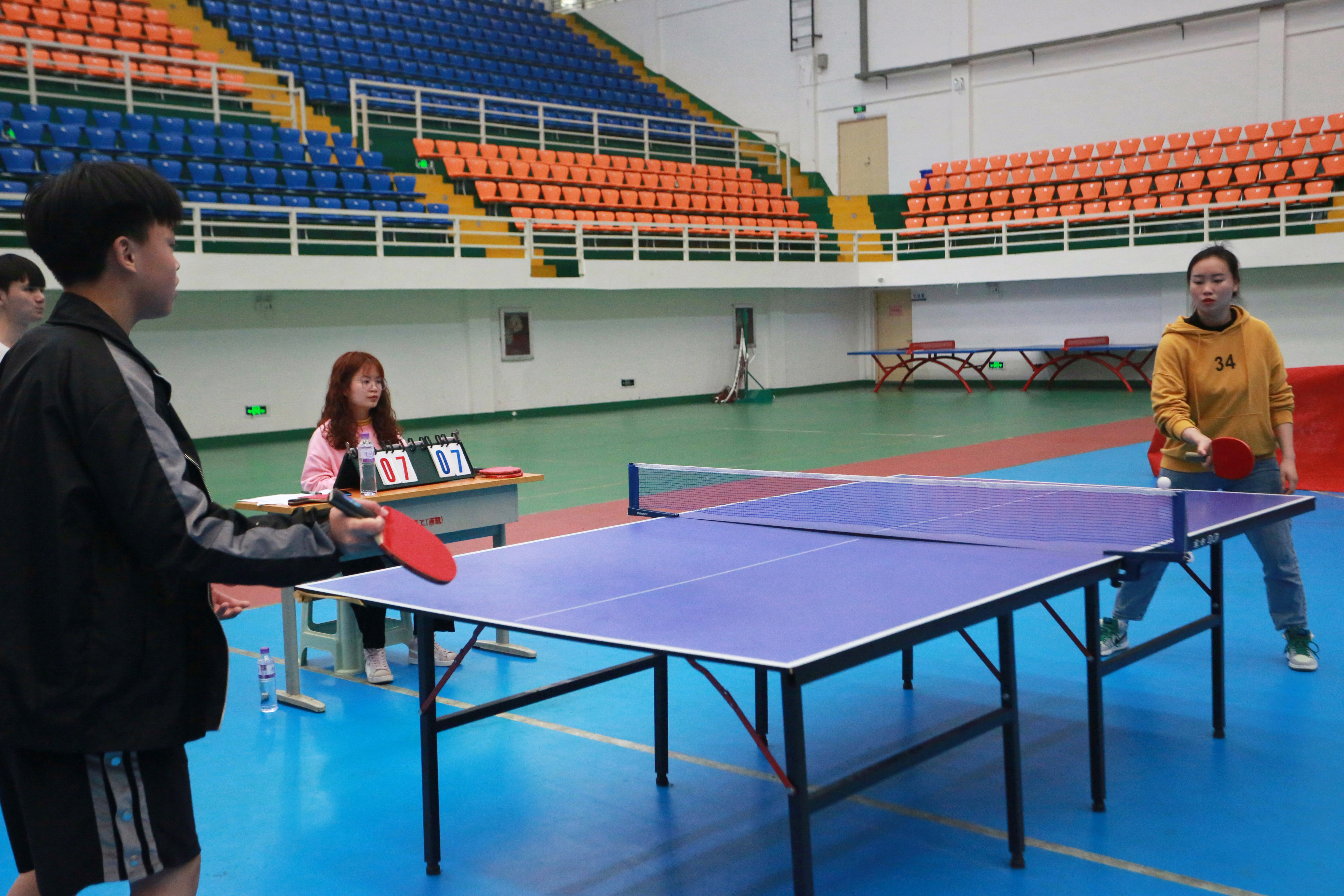 beat365第六届“贵工杯”乒乓球赛暨第一届“贵工杯”乒乓球师生对抗赛(图4)
