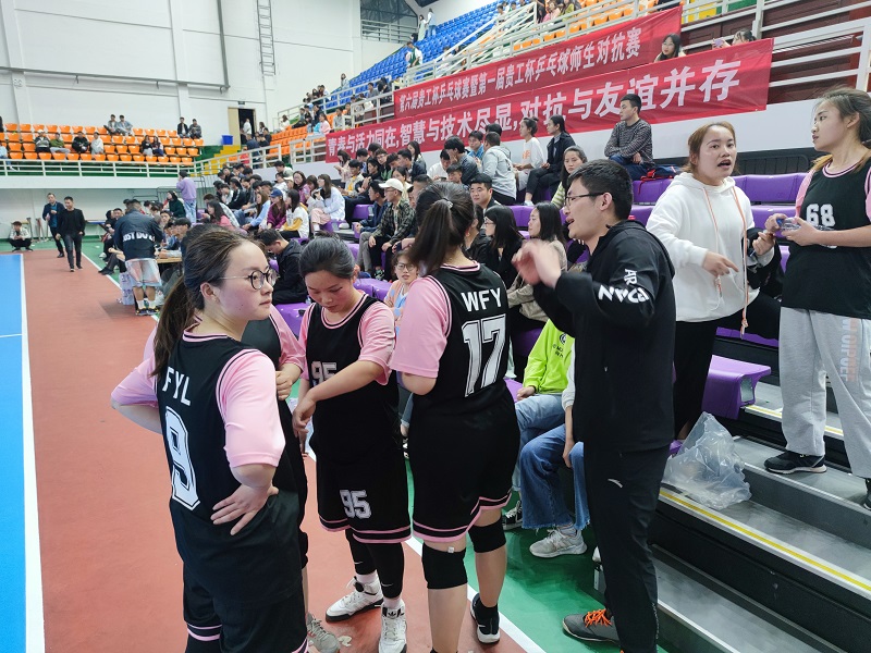 beat365在线唯一官网第二届“工会杯”教职工篮球赛(图6) beat365在线唯一官网第二届“工会杯”教职工篮球赛(图6)