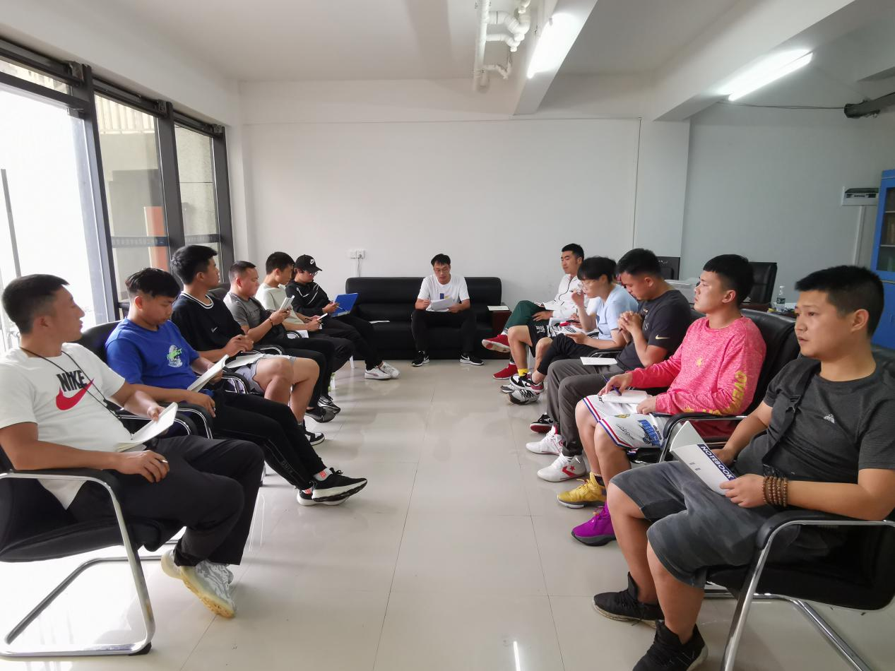 体育教学部开展师德师风部署暨团建会(图1) 体育教学部开展师德师风部署暨团建会(图1)