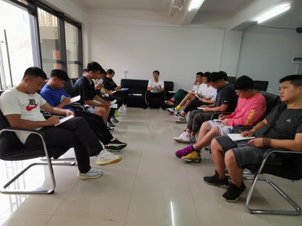 体育教学部开展师德师风部署暨团建会(图2) 体育教学部开展师德师风部署暨团建会(图2)