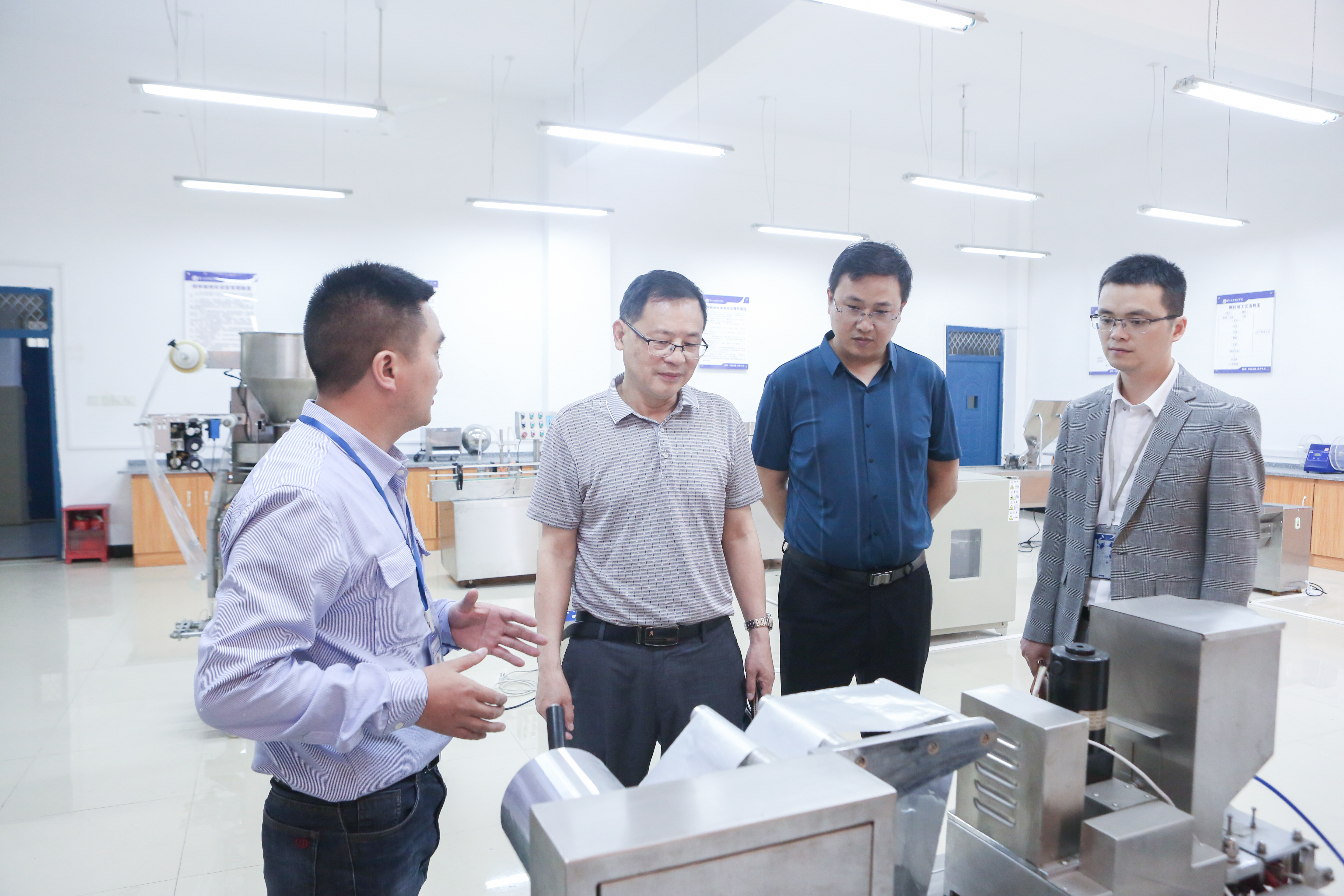 贵州省教育厅专家组莅临beat365开展 2020年度年检工作(图3)