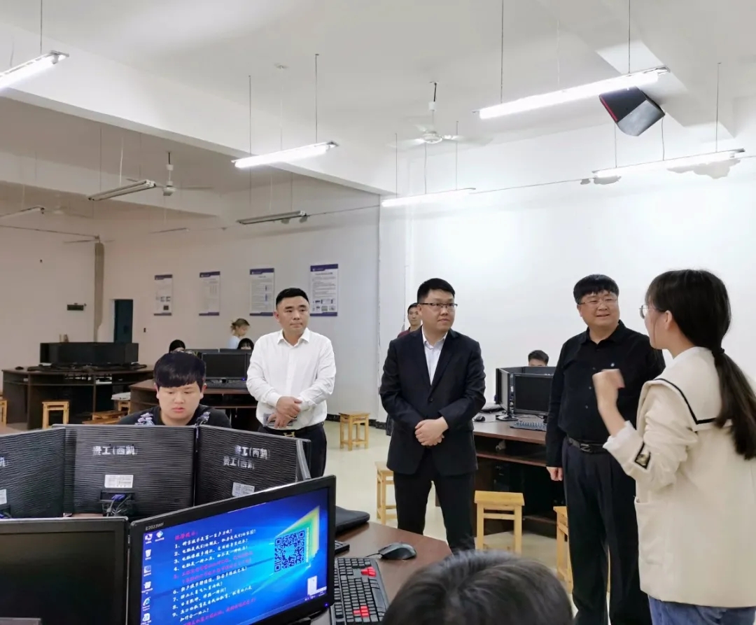 仰望星空立大志 学高身正成大才 德江县委常委、县纪委书记、县监委主任龙志刚 为beat365师生上专题思政课(图5)