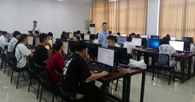 直击技能鉴定考试现场,培育高质量技能操作人才(图3) 直击技能鉴定考试现场,培育高质量技能操作人才(图3)