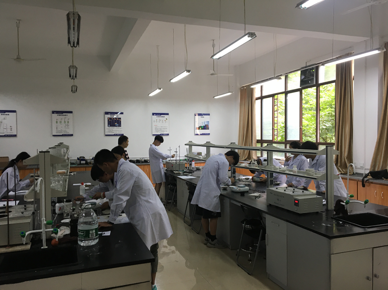 直击技能鉴定考试现场,培育高质量技能操作人才(图4) 直击技能鉴定考试现场,培育高质量技能操作人才(图4)