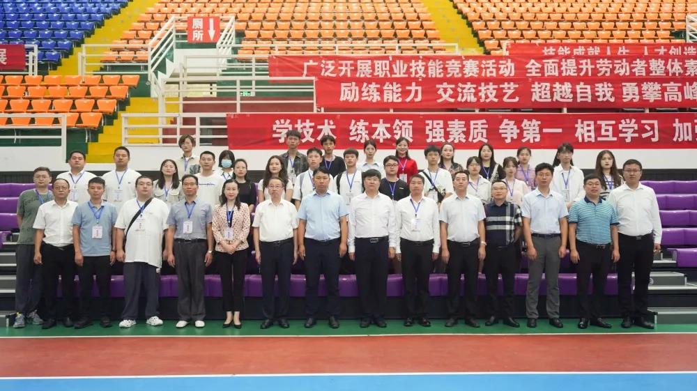 贵州省第一届职业技能大赛铜仁市选拔赛“网络直播营销”比赛在beat365在线唯一官网拉开序幕(图8)