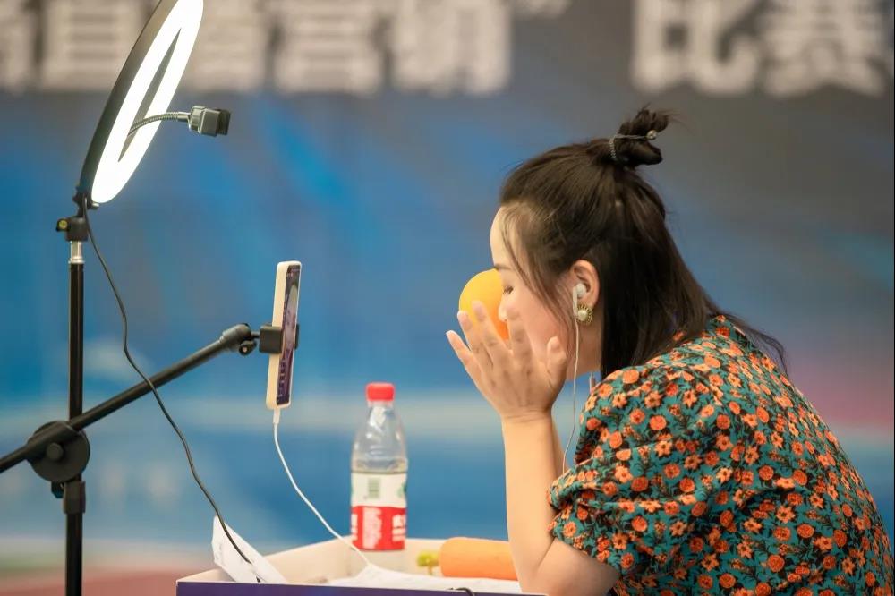 贵州省第一届职业技能大赛铜仁市选拔赛“网络直播营销”比赛在beat365在线唯一官网拉开序幕(图11)